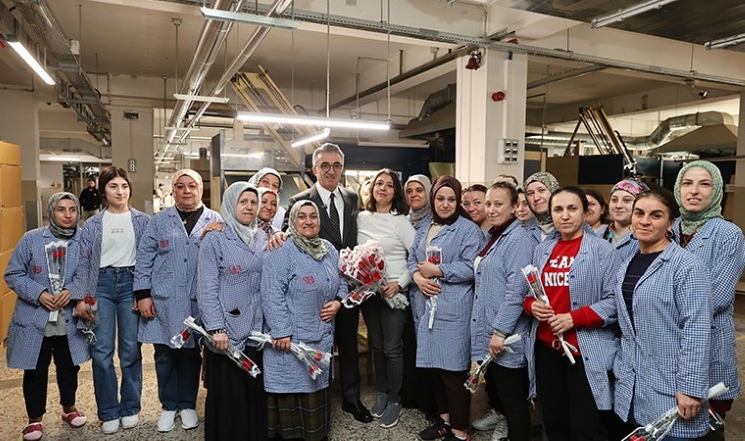 Başkan Hasan Mutlu’dan anlamlı Dünya Emekçi Kadınlar Günü ziyareti