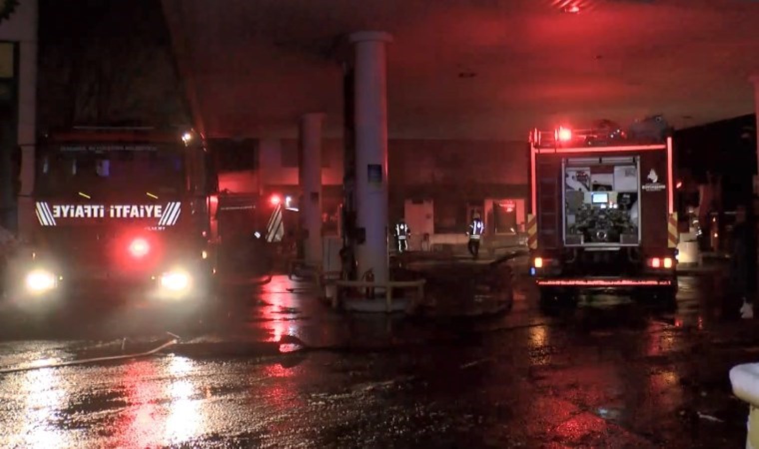 Bayrampaşa’da akaryakıt istasyonunda yangın!