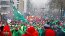 Belçika’da 60 bin kişilik dev protesto: ‘Haklarımızı gasp ettirmeyeceğiz!’