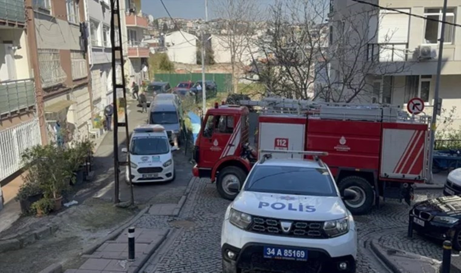 Beşiktaş’ta toprak kayması: 3 dairede hasar oluştu