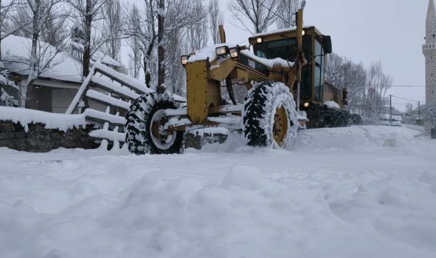 Bingöl’de kardan kapanan 146 köy yolu açıldı