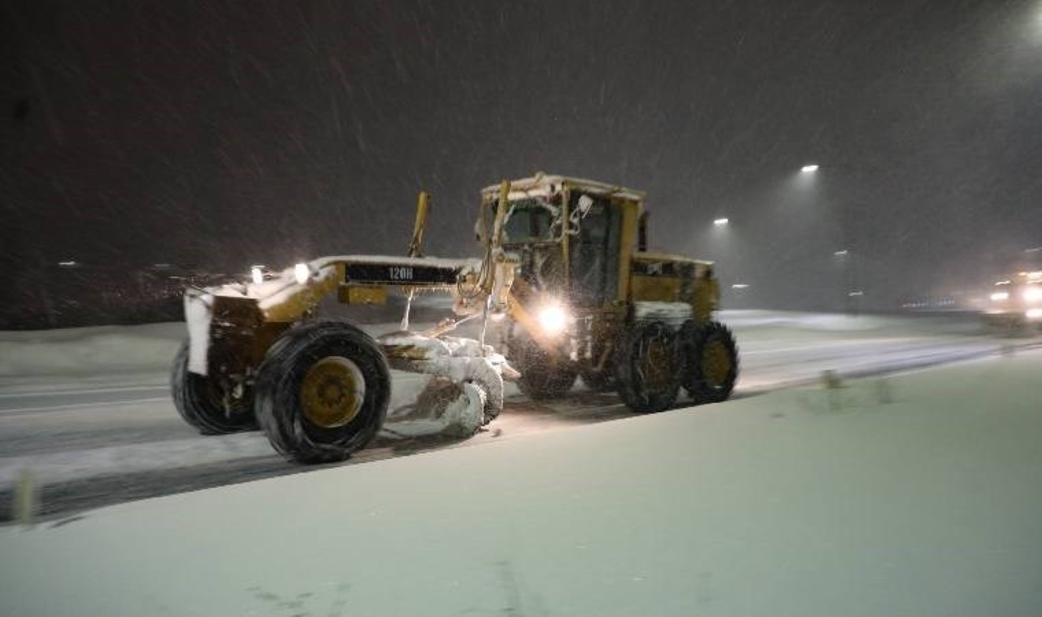 Bitlis’te kar kalınlığı 1 metreye ulaştı: 306 köye ulaşılamıyor!