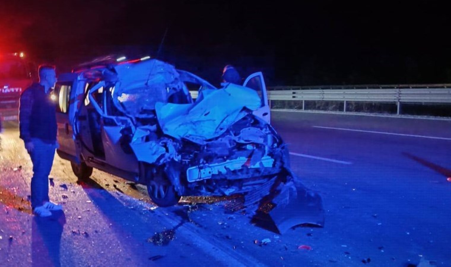 Bolu’da Anadolu Otoyolu’nda korkutan kaza! Hafif ticari araç, TIR’a çarptı: Ölü ve yaralılar var…