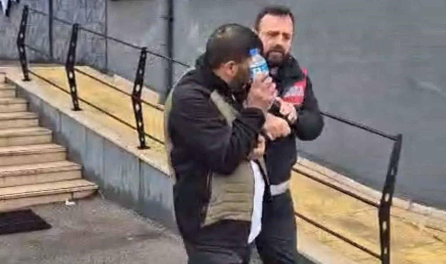 Bursa’da ‘oto faresine’ operasyon… 30 suç kaydı çıktı: Çaldığı malzemelerle yakalandı!