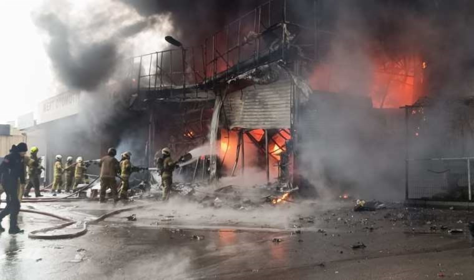 Bursa’da otomotiv yağ bayisinde yangın!