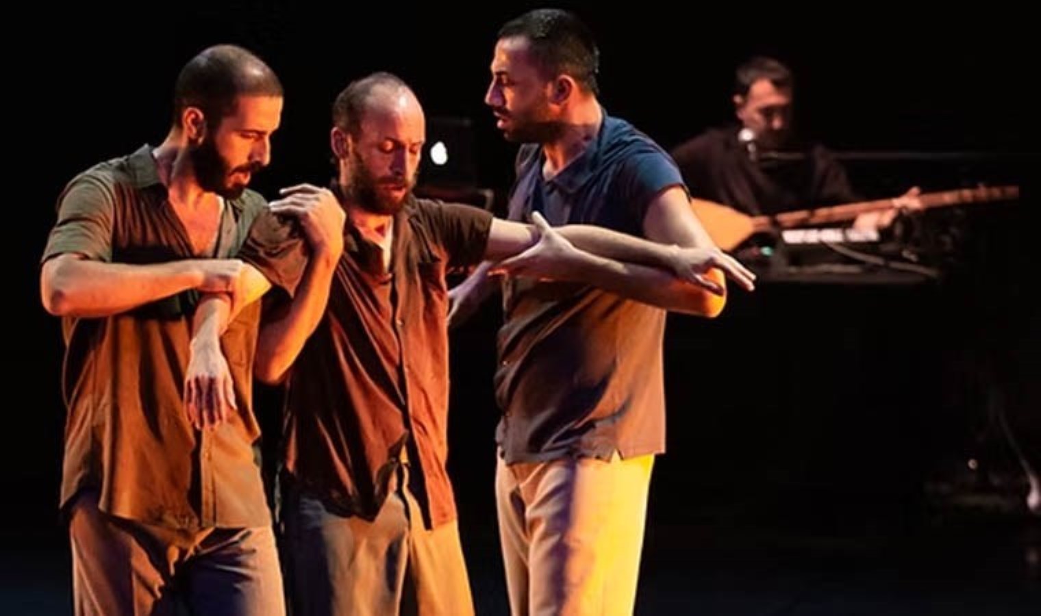 Çağdaş dans ve canlı müzik gösterisi ‘Biz’, semah ve deyişlerden esinleniyor: Çokluğun birliği…