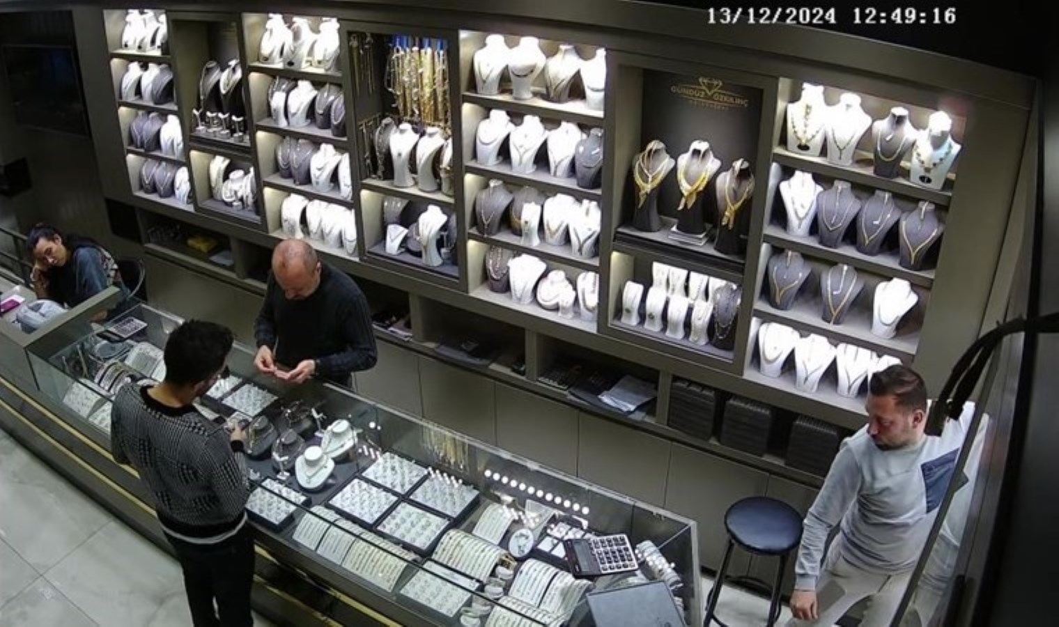 Çalıştığı kuyumcudan 3 kilo altın çaldı: ‘Şeytana uydum’ dedi
