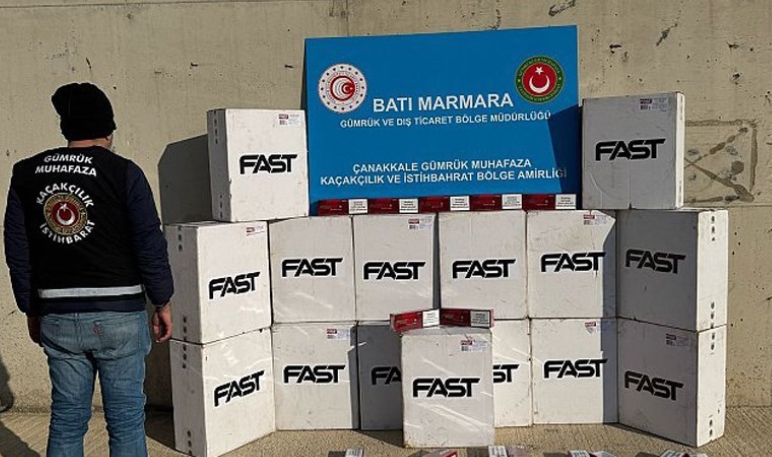 Çanakkale’de Panama bayraklı yük gemisine baskın: Tam 7 bin 500 paket…
