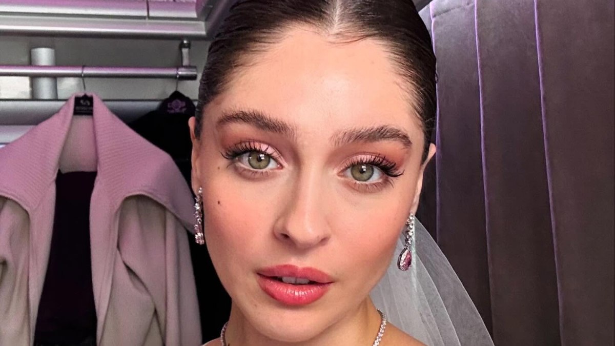 Cemre Baysel’den estetik açıklaması! Cildinin güzelliği hakkında konuştu