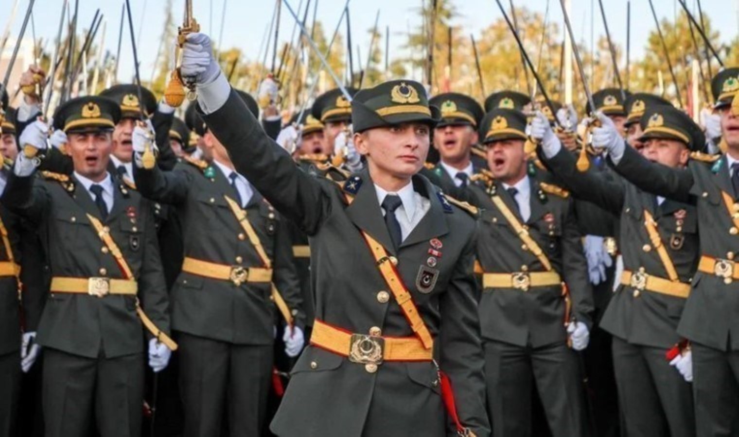 CHP’den ‘kriz yönetilemedi’ tepkisi: Teğmenlere sahip çıkan bir general daha istifa etti!