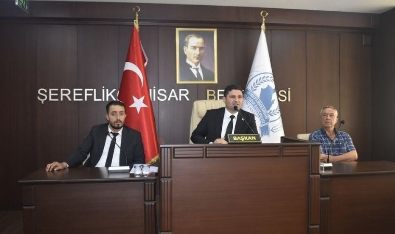 CHP’li belediyenin hizmet aracı hacizlenerek bağlandı: ‘Yıllar önceki bir imar uygulamasından kaynaklanıyor’