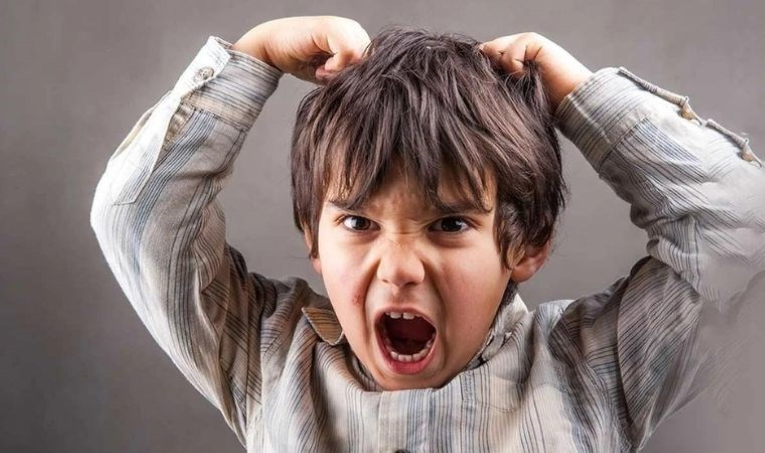 Çocuğunuzun öfke nöbetlerine bu yöntemler ile son verin: Çocukları sakinleştirmenin 8 etkili yolu
