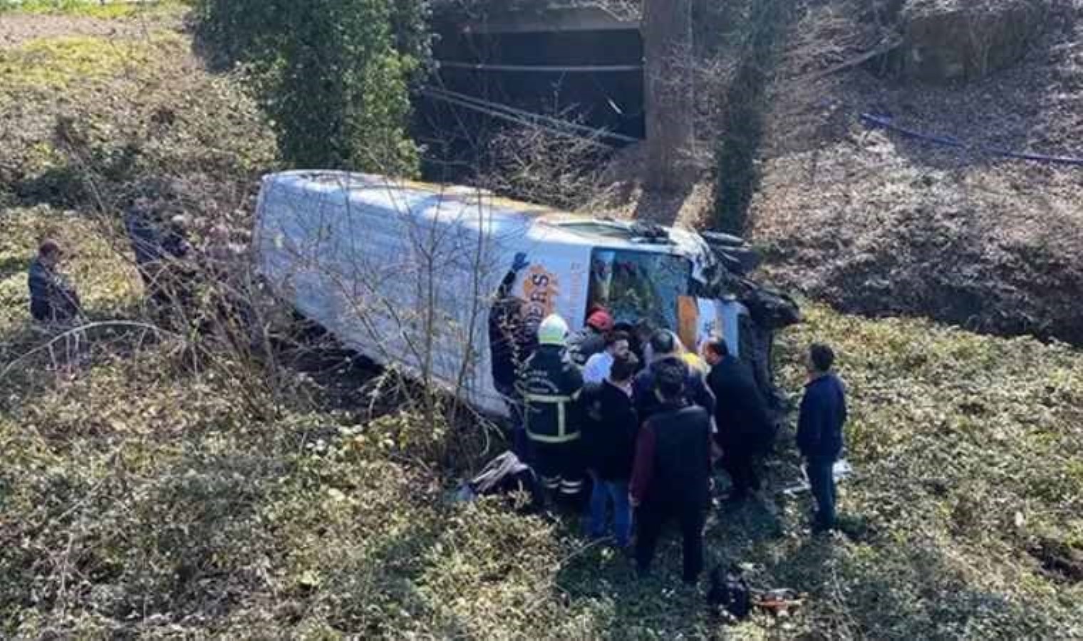 Çocuk sporcuları taşıyan minibüs kaza yaptı: 7 yaralı
