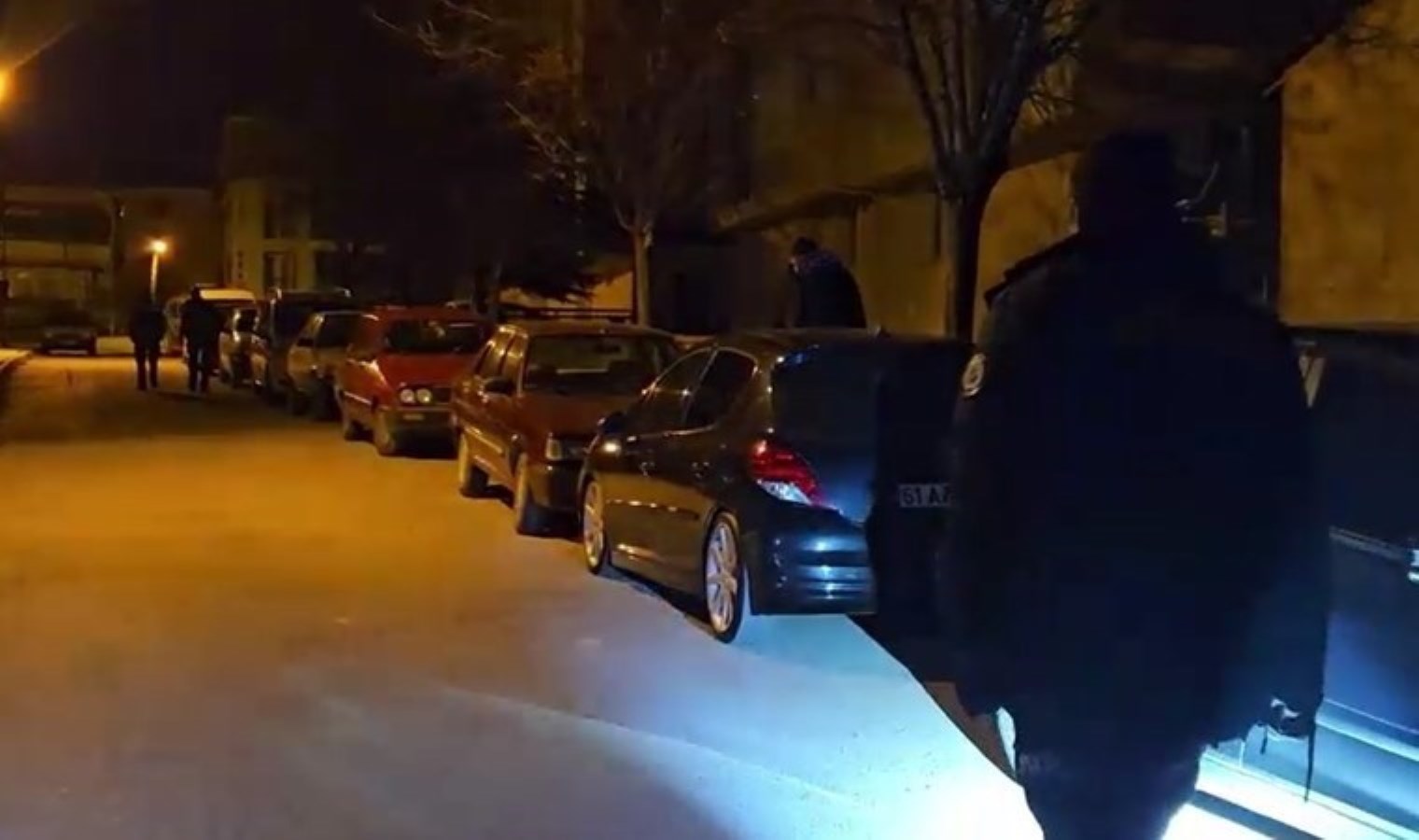 Çorum’da park halindeki 10 otomobile zarar verdiler