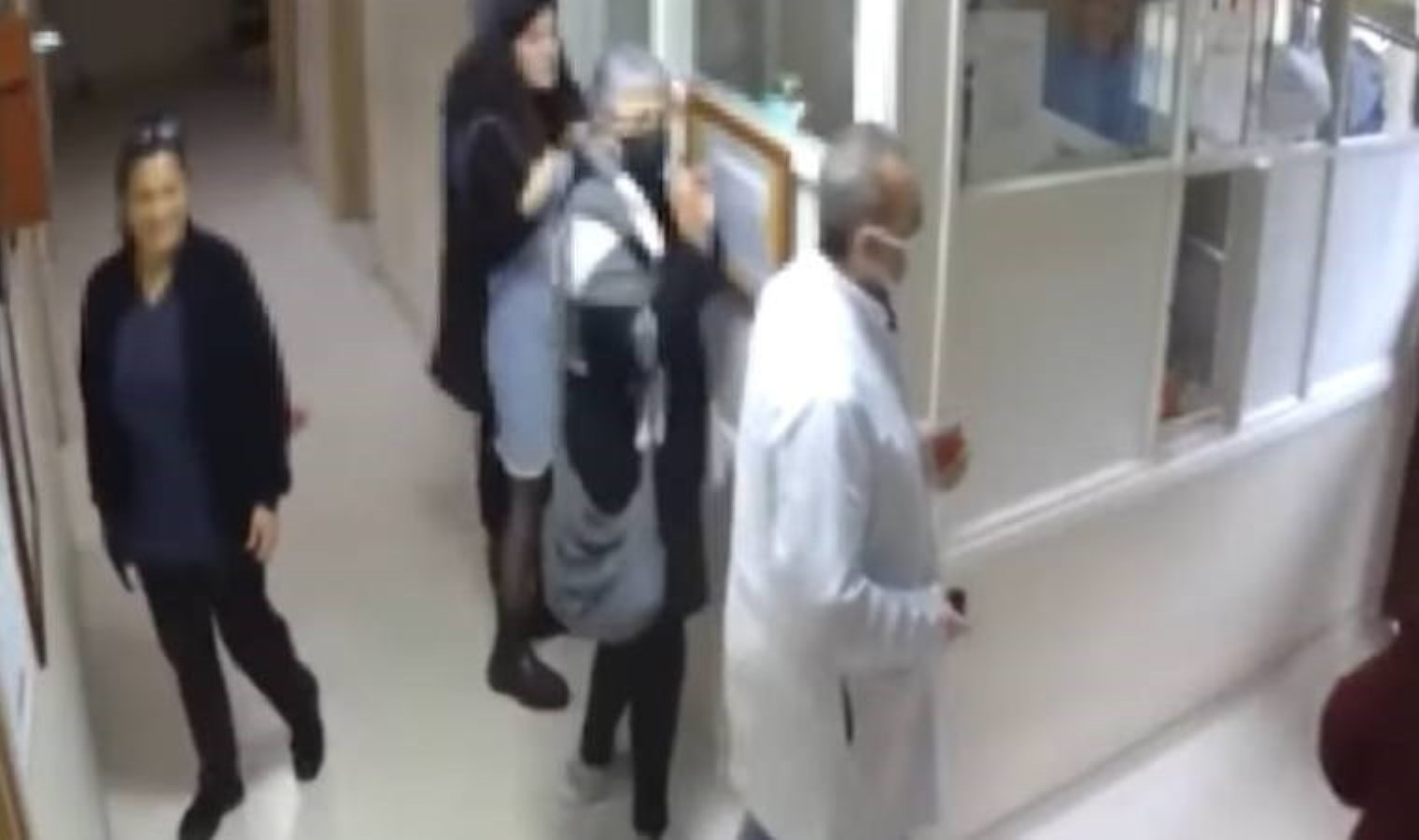 ‘Cumhurbaşkanına hakaret’ gerekçesiyle yargılanan doktora hapis talebi!