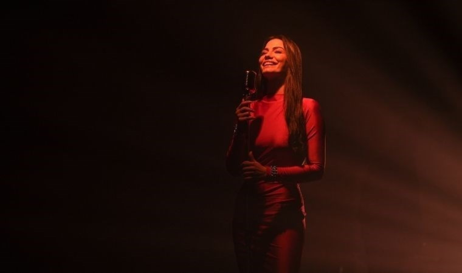 Demet Özdemir, Eşref Rüya dizisi için şarkıcı oldu!