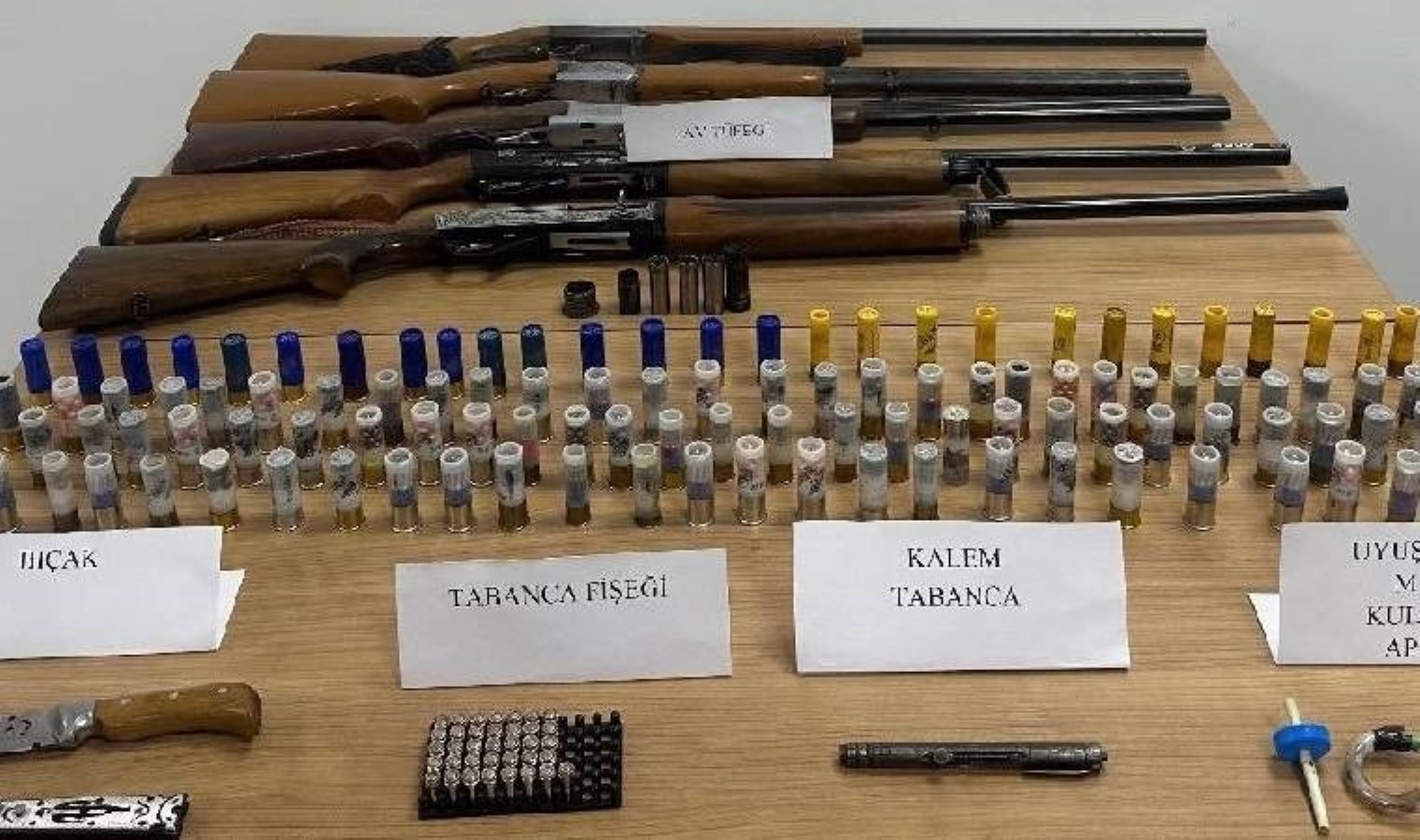 Denizli’de silah kaçakçılığı operasyonu: Gözaltılar var!