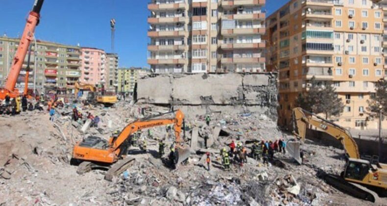 Depremde 103 kişiye mezar olan Kule Apartmanı’nın müteahhidi Ömer Cihan tahliye edildi