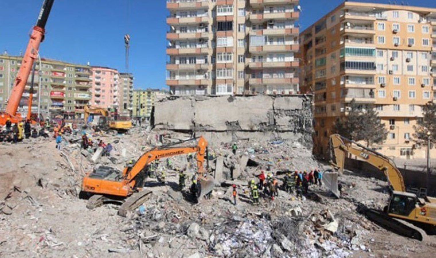 Depremde 103 kişiye mezar olan Kule Apartmanı’nın müteahhidi Ömer Cihan tahliye edildi