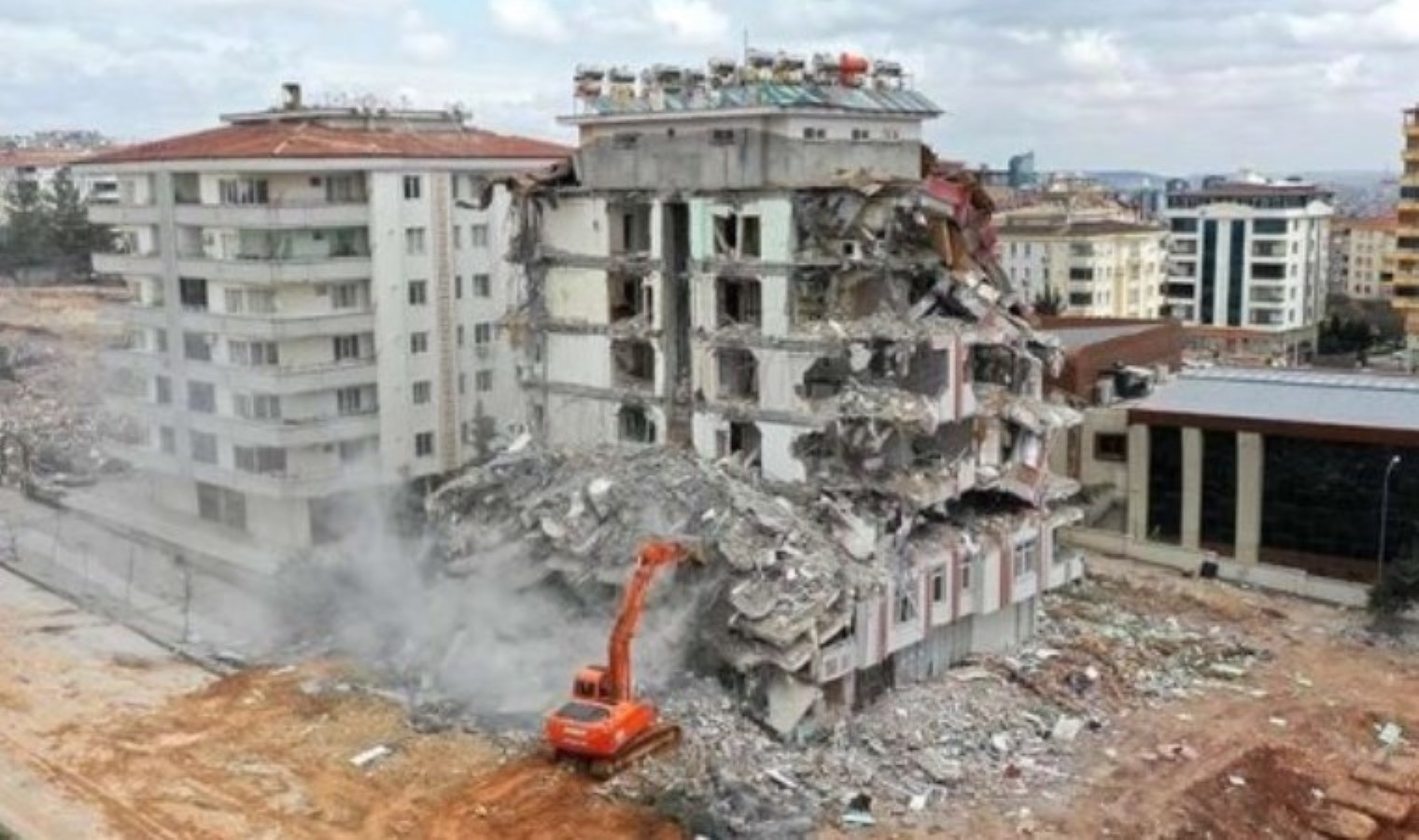 Depremde 25 kişiye mezar olmuştu… Savcılıktan ‘bilinçli taksir’ talebi