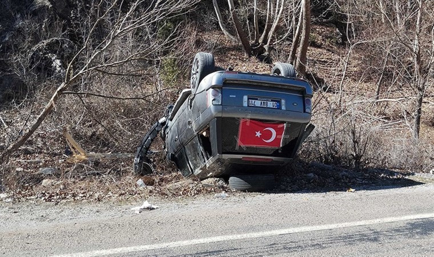Direksiyon hakimiyetini kaybetti… Adana’da otomobil takla attı: Çok sayıda yaralı!