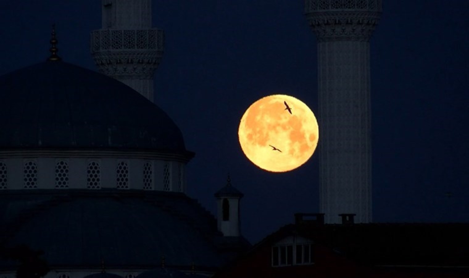 Dünyanın gözü gökyüzünde: ‘Kanlı Ay Tutulması’ İstanbul’da görüntülendi