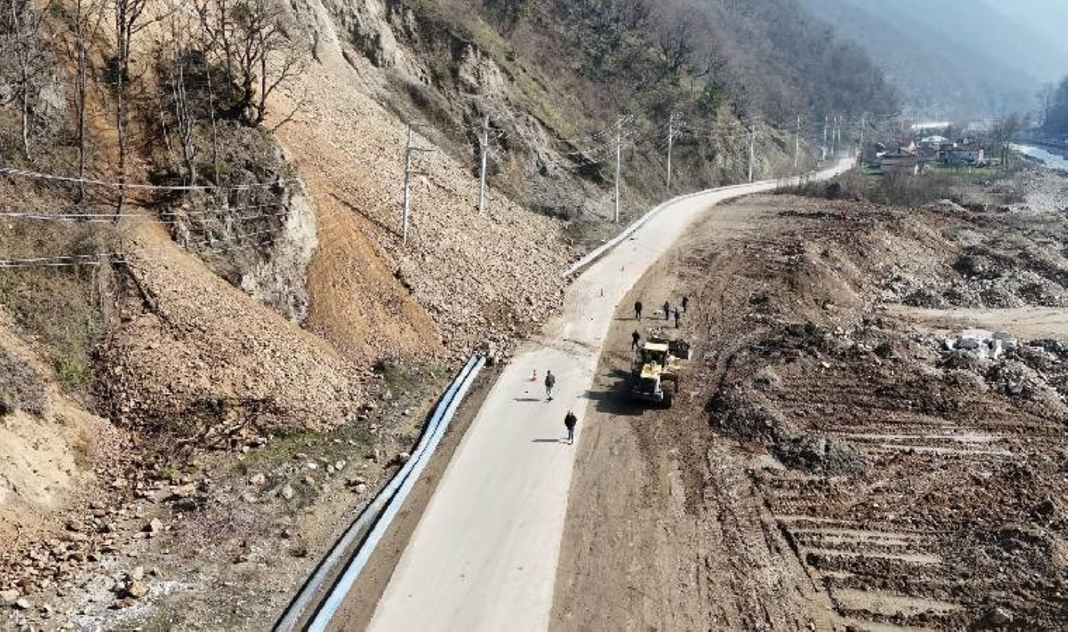 Düzce’de heyelan… 6 yerleşim yerinin yolu kapatıldı!