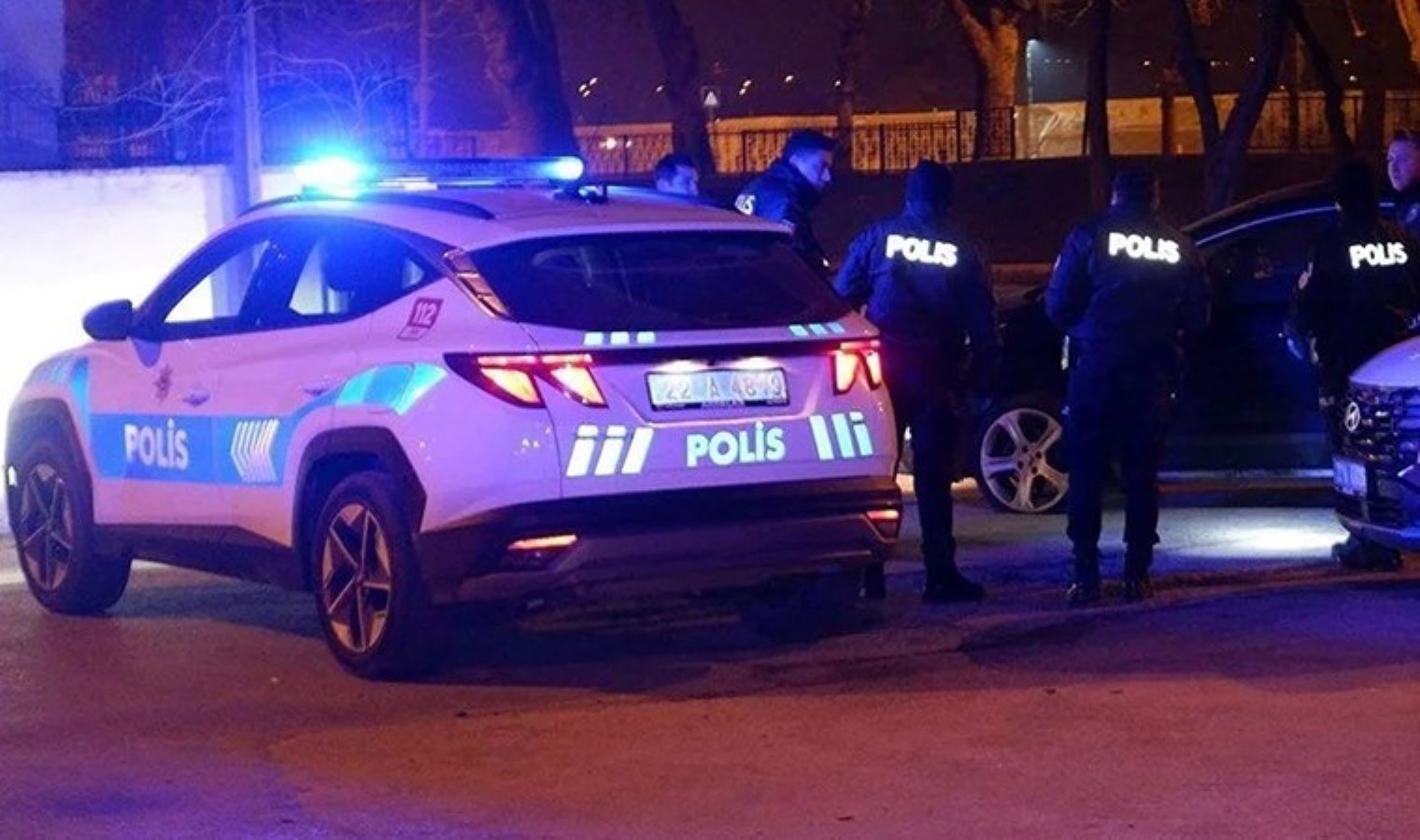 Edirne’de hareketli anlar! ‘Dur’ ihtarına uymadı, aracını polislerin üstüne sürdü