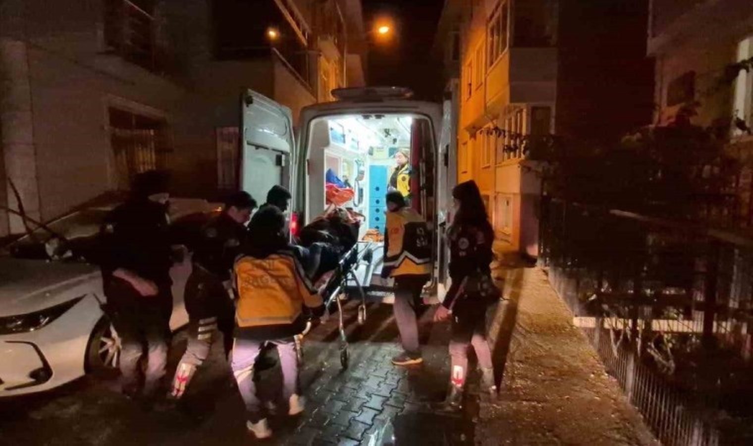 Edirne’de korkunç olay: 19 yaşındaki şahıs babasını bıçakladı!