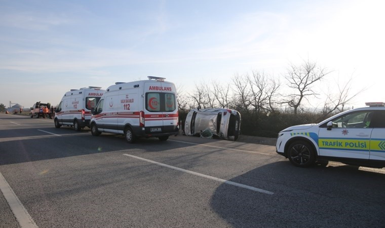 Edirne’de otomobil devrildi: Yaralılar var!