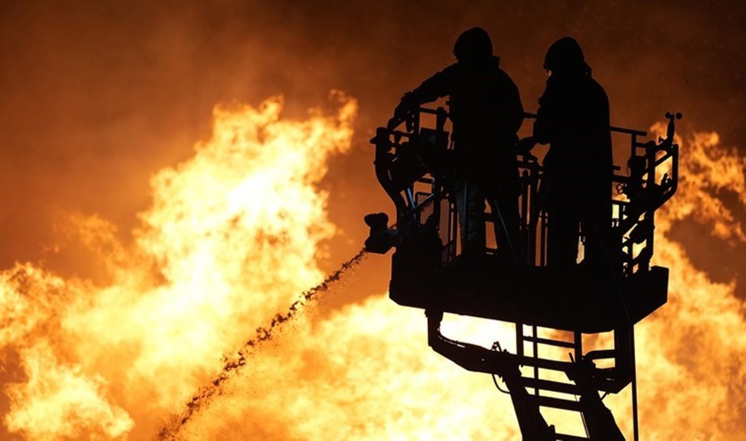 Ekipler anında müdahale etti: Erzincan’da alüminyum fabrikasında yangın paniği!