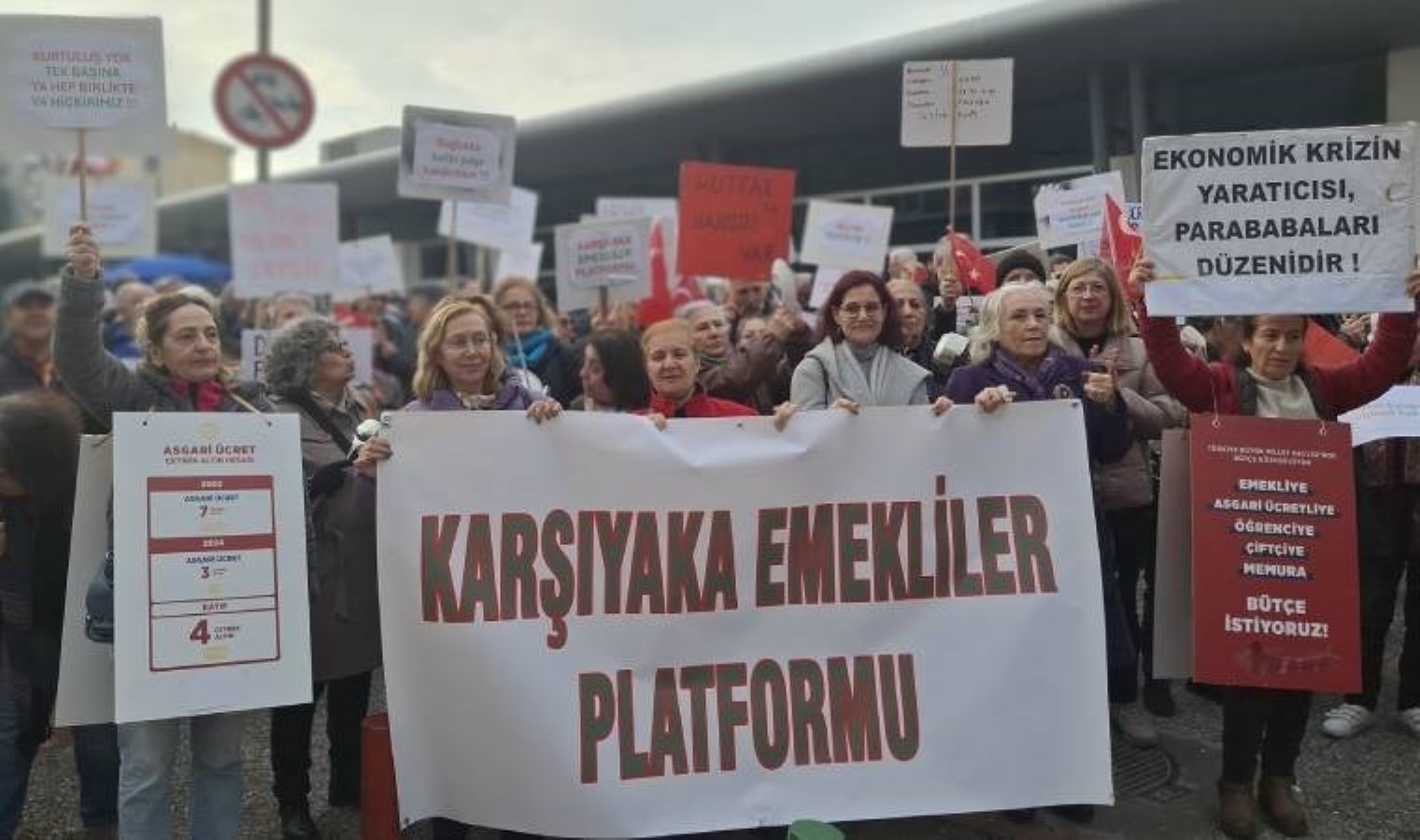 Emeklilerden tepki: ‘Sadaka değil, hakkımızı istiyoruz!’