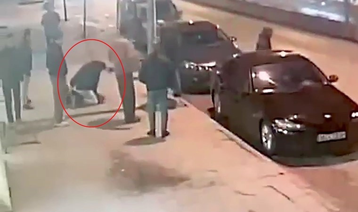 Erzurum’da ‘park yeri’ kavgası: Bacağını kırdılar!