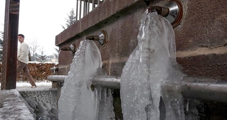 Erzurum’un 2 ilçesi resmen dondu! Termometreler eksi 32,6 dereceyi gördü: Aras Nehri buz tuttu!