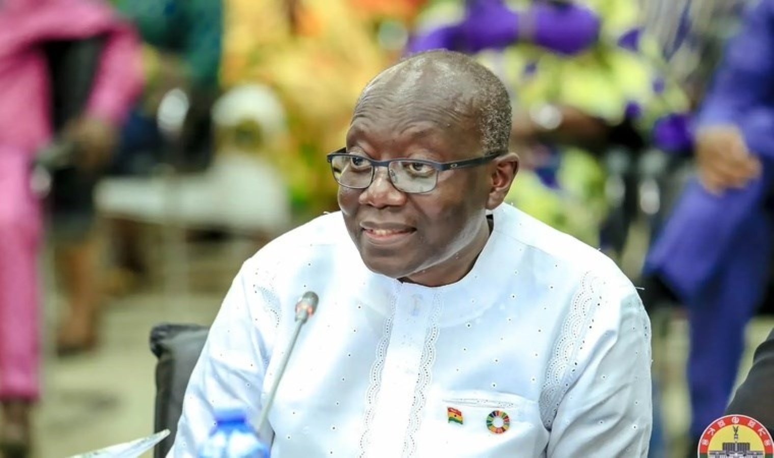 Eski bakan ülkede ‘kaçak’ ilan edildi