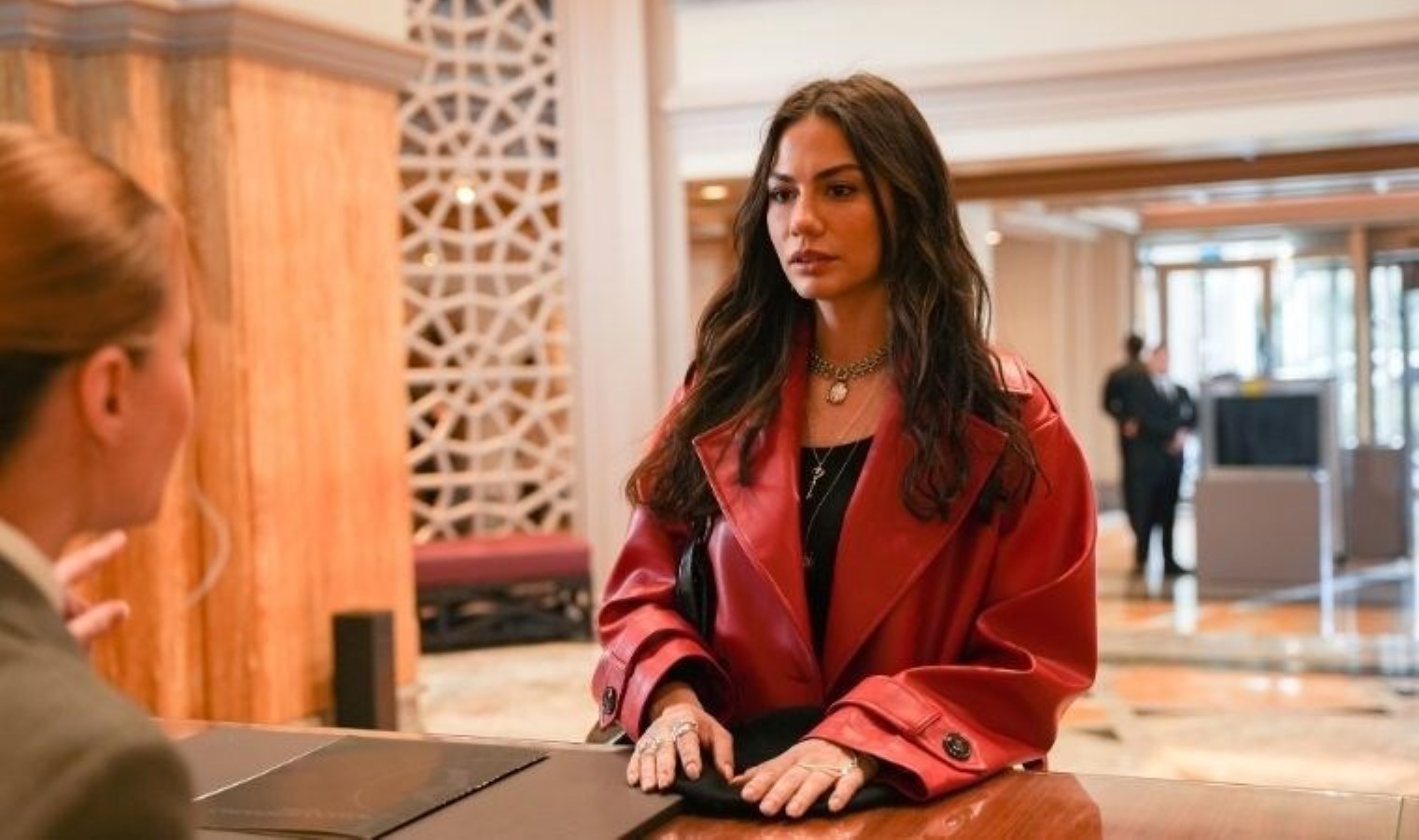 ‘Eşref Rüya’ dizisinin çekimleri başladı: Demet Özdemir’den set pozları!
