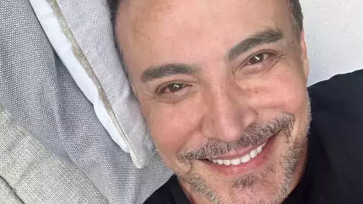 Estetik olmuştu! Yüzünü gerdiren şarkıcı Cenk Eren’in son hali