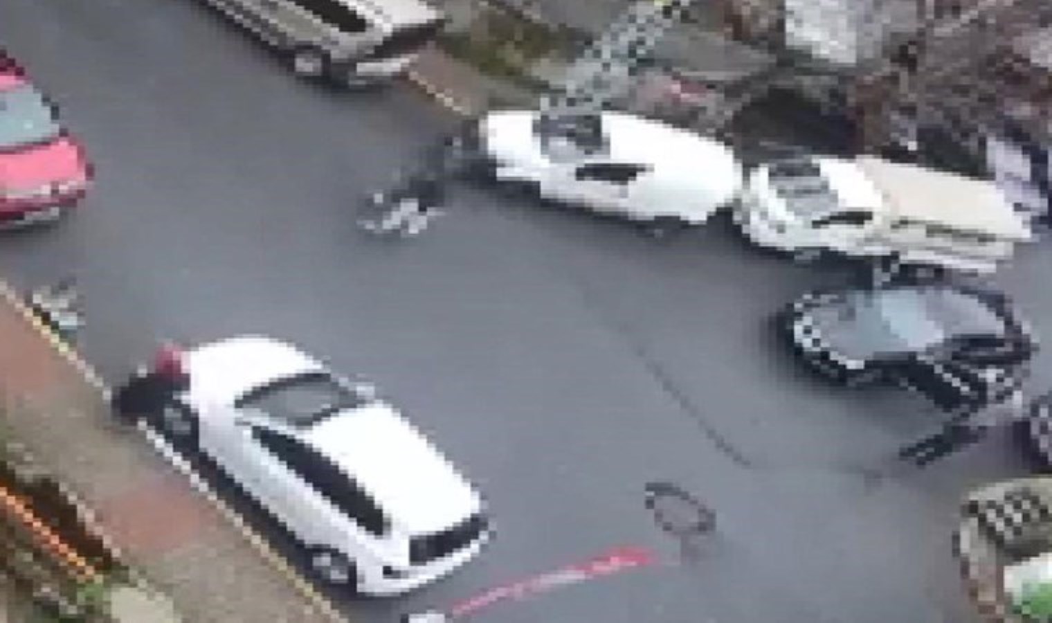 Eyüpsultan’da sokak ortasında vahşet: Yaşlı adama yumruk attı!