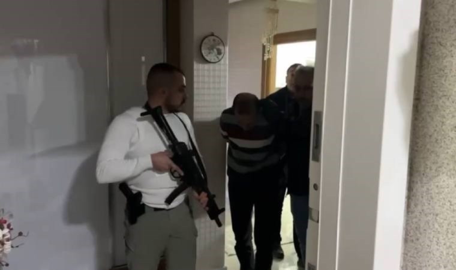 FETÖ’den aranan firari astsubay sahte kimlikle yakalandı!