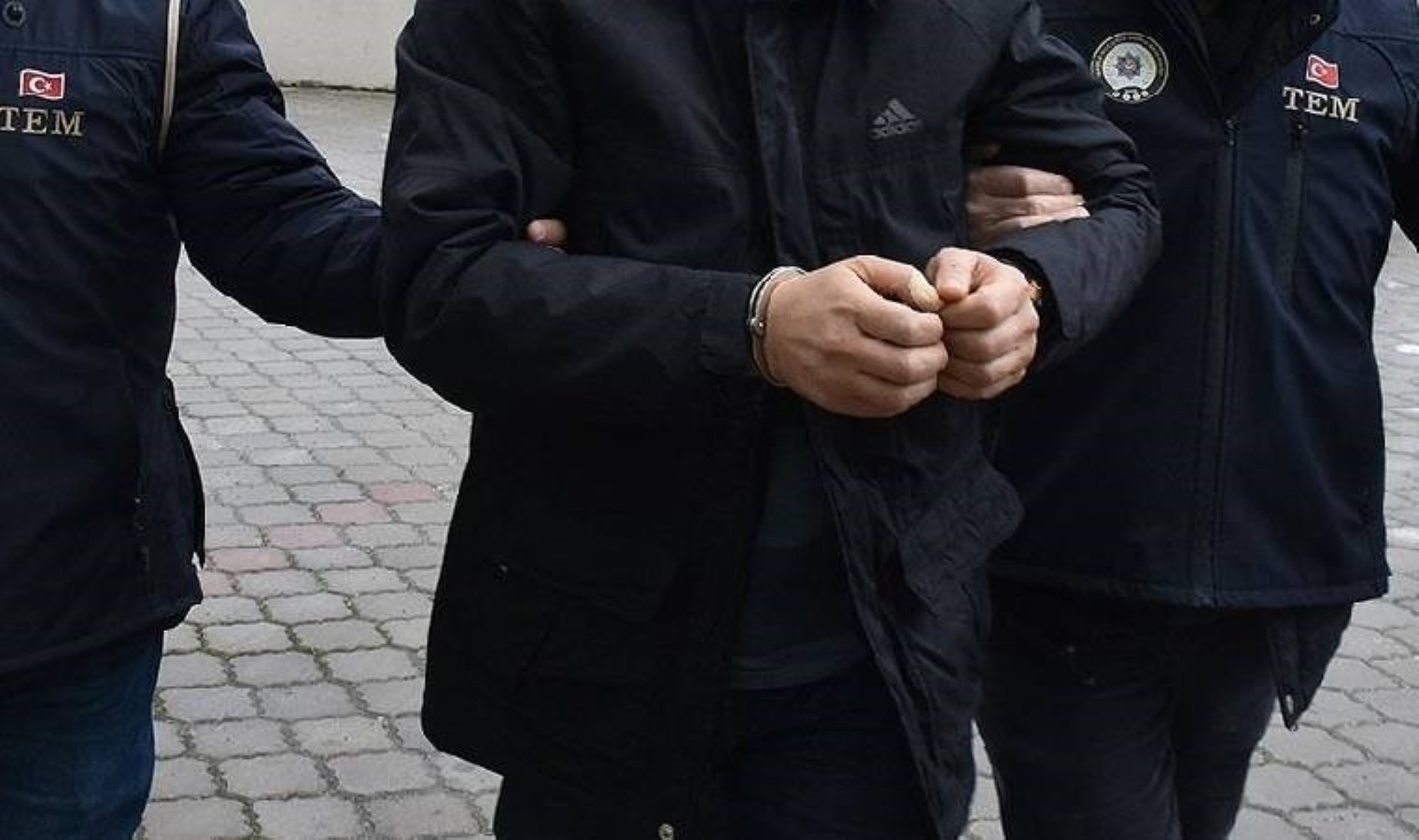 Firari FETÖ hükümlüsü saklandığı çatı katında yakalandı!