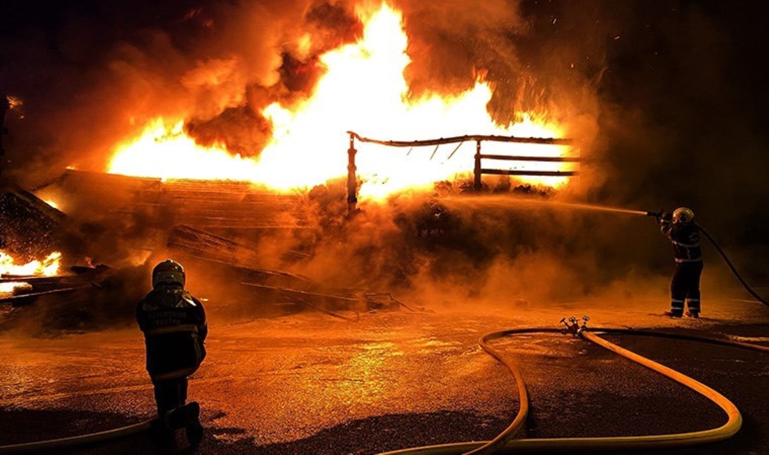 Gaziantep’te panik anları: İplik yüklü TIR alev alev yandı