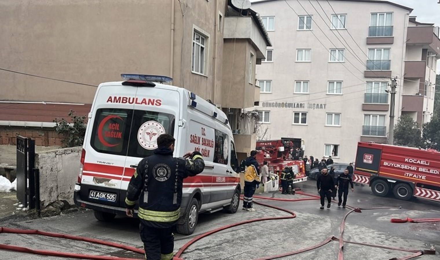 Gebze’de gecekonduda yangın: 3 çocuk yaralandı