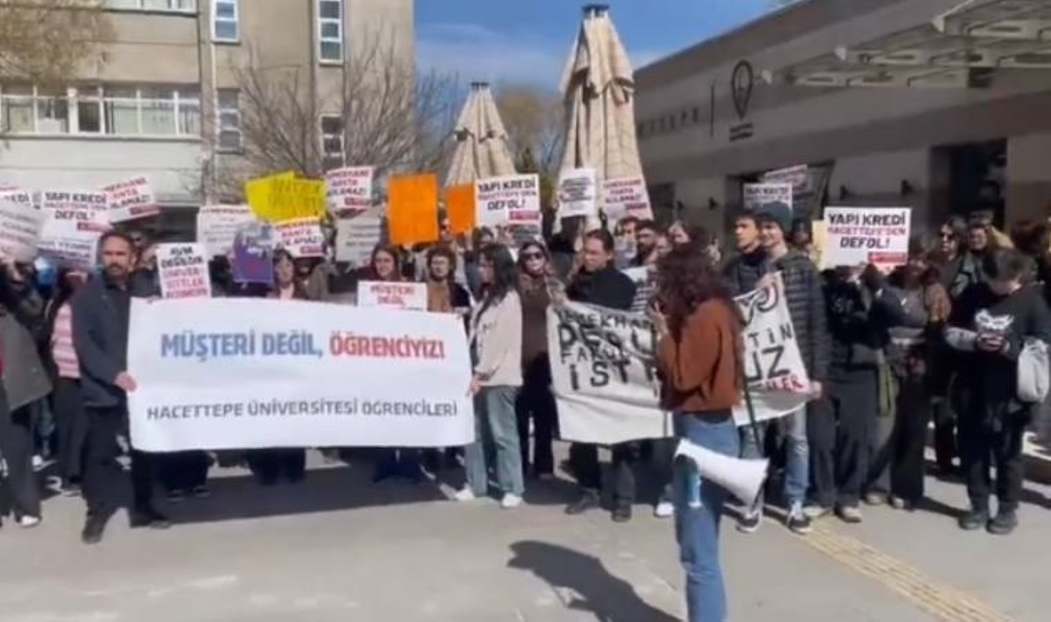 Hacettepe Üniversitesi yemekhanesinde banka dayatmasına tepki!