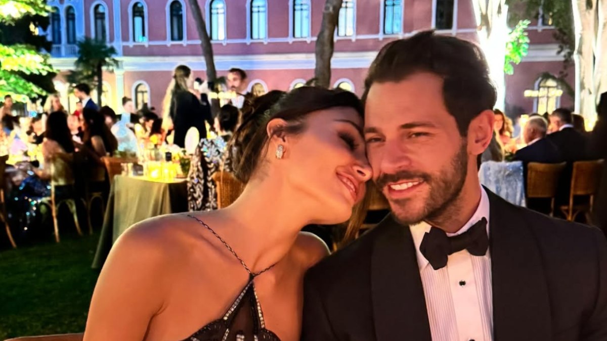 Hande Erçel’den Hakan Sabamcı’ya çifte kutlama