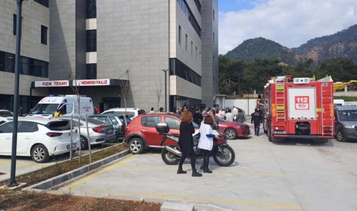 Hastanede panik anları… Elektrik kabloları yandı, hastalar tahliye edildi!