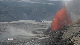 Hawaii’de ‘Kilauea’ alarmı: Yeniden lav püskürttü!