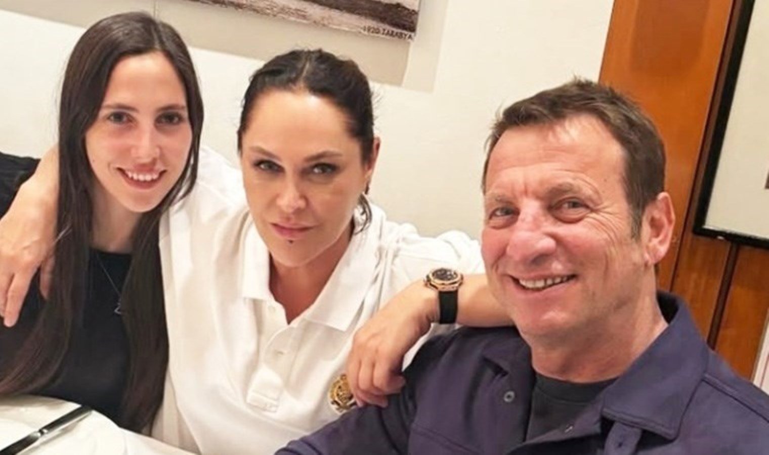 Hülya Avşar’dan aile pozu: ‘Aşklarım’