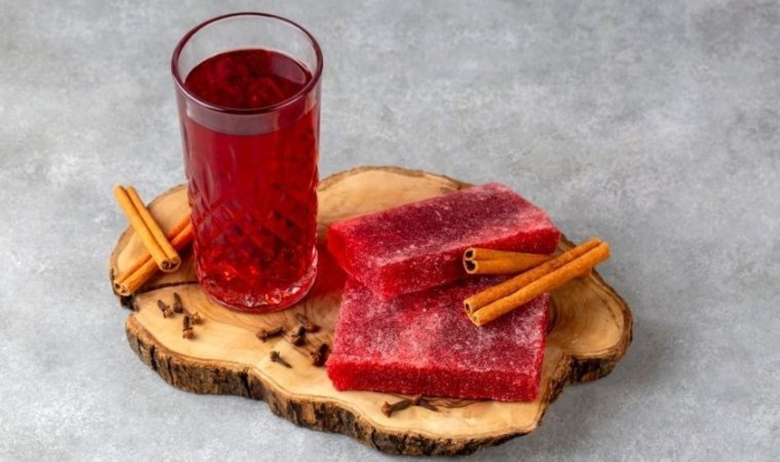 İftar sofralarını süslüyor, gazlı içecek yerine tercih ediliyor: Osmanlı’dan günümüze ulaşan vitamin deposu içecek