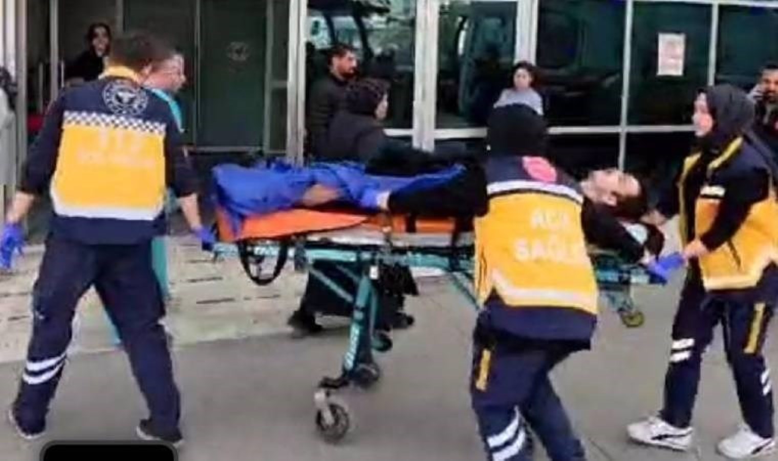 İhanet iddiası dehşete döndü! Eve gelen koca bıçakla saldırdı