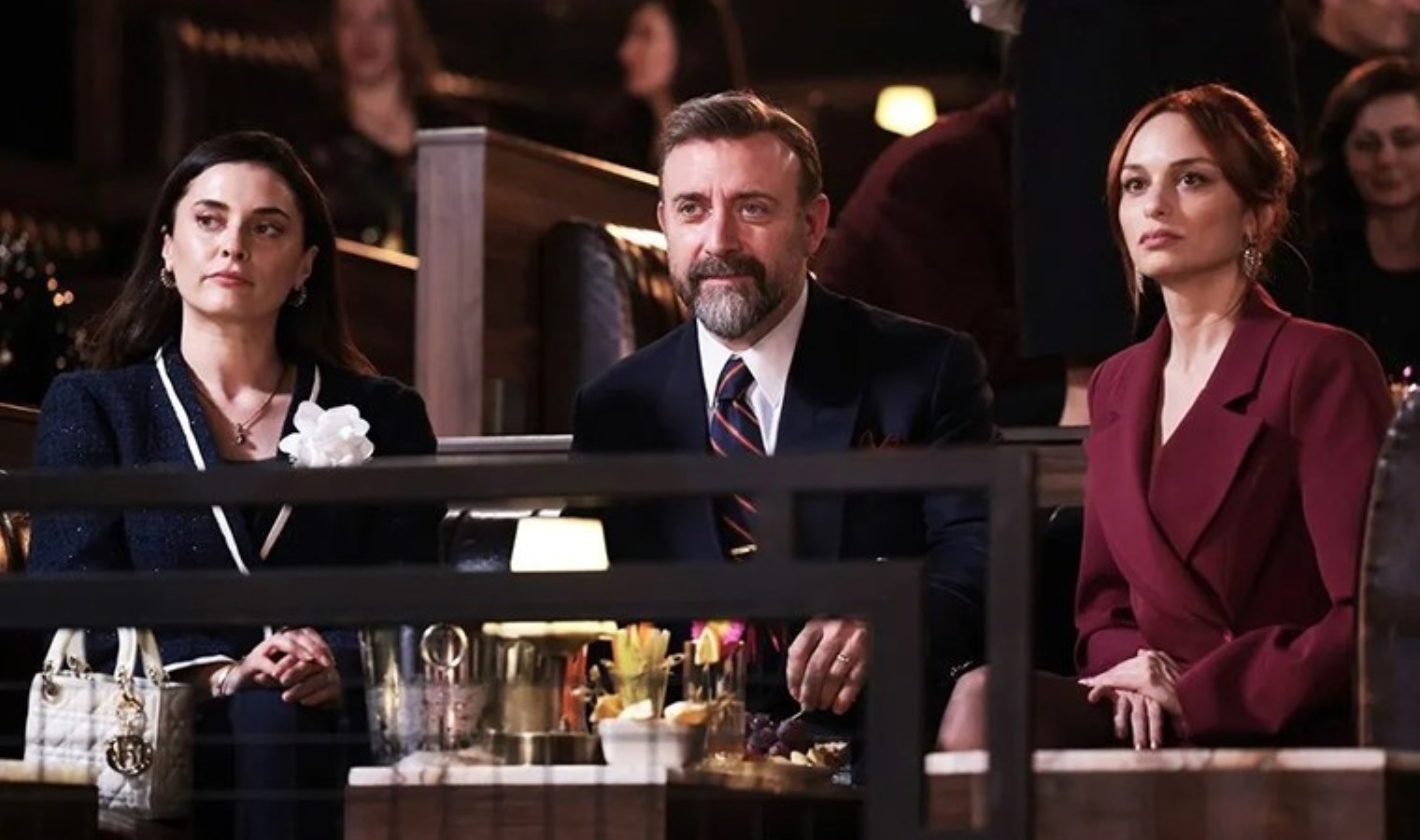 İlk bölümüyle sosyal medyanın gündemine oturdu: Kral Kaybederse dizisi hakkında merak edilenler…